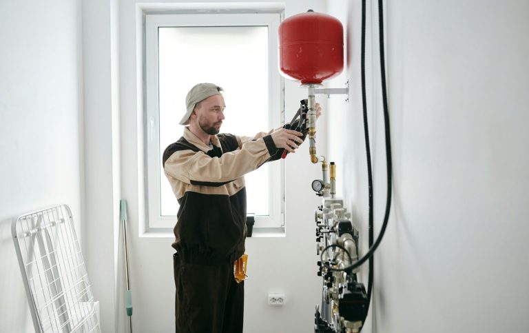 Reparatur eines Wasserboilers in Lörrach