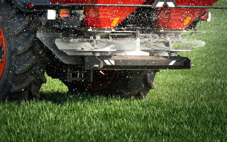 Maschinell auftragen von Spezialdünger