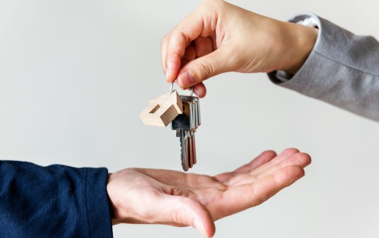 Kurzzeitige Hausmeister-Aushilfe Schlüsselübergabe